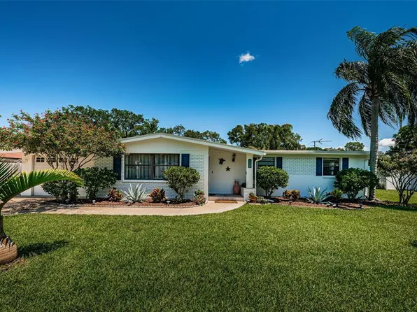 2995 Pine Tree Ave, Largo, FL 33771