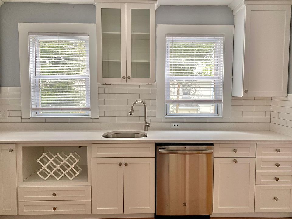 1st image of 164 Franklin St #1