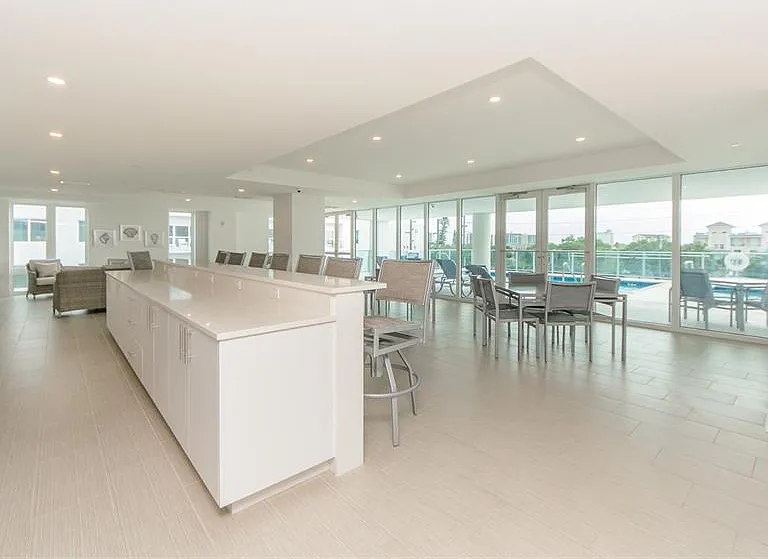 15 Avalon St #702 — Photo 32