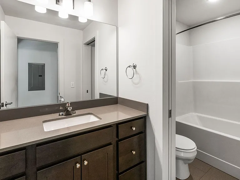 Creekside Apartments — Photo 26