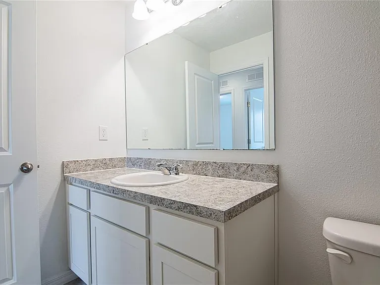 205 Mandovi St — Photo 37
