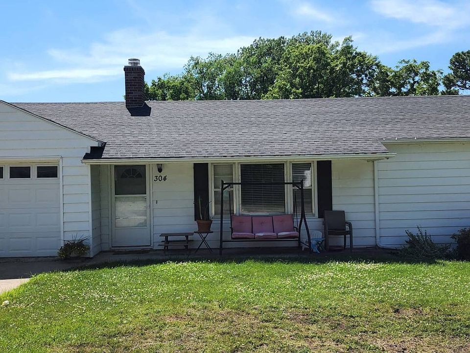 1st image of 304 Hillcrest St