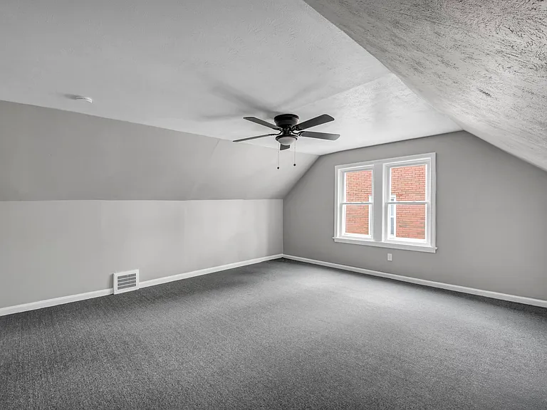 15907 Walden Ave — Photo 13