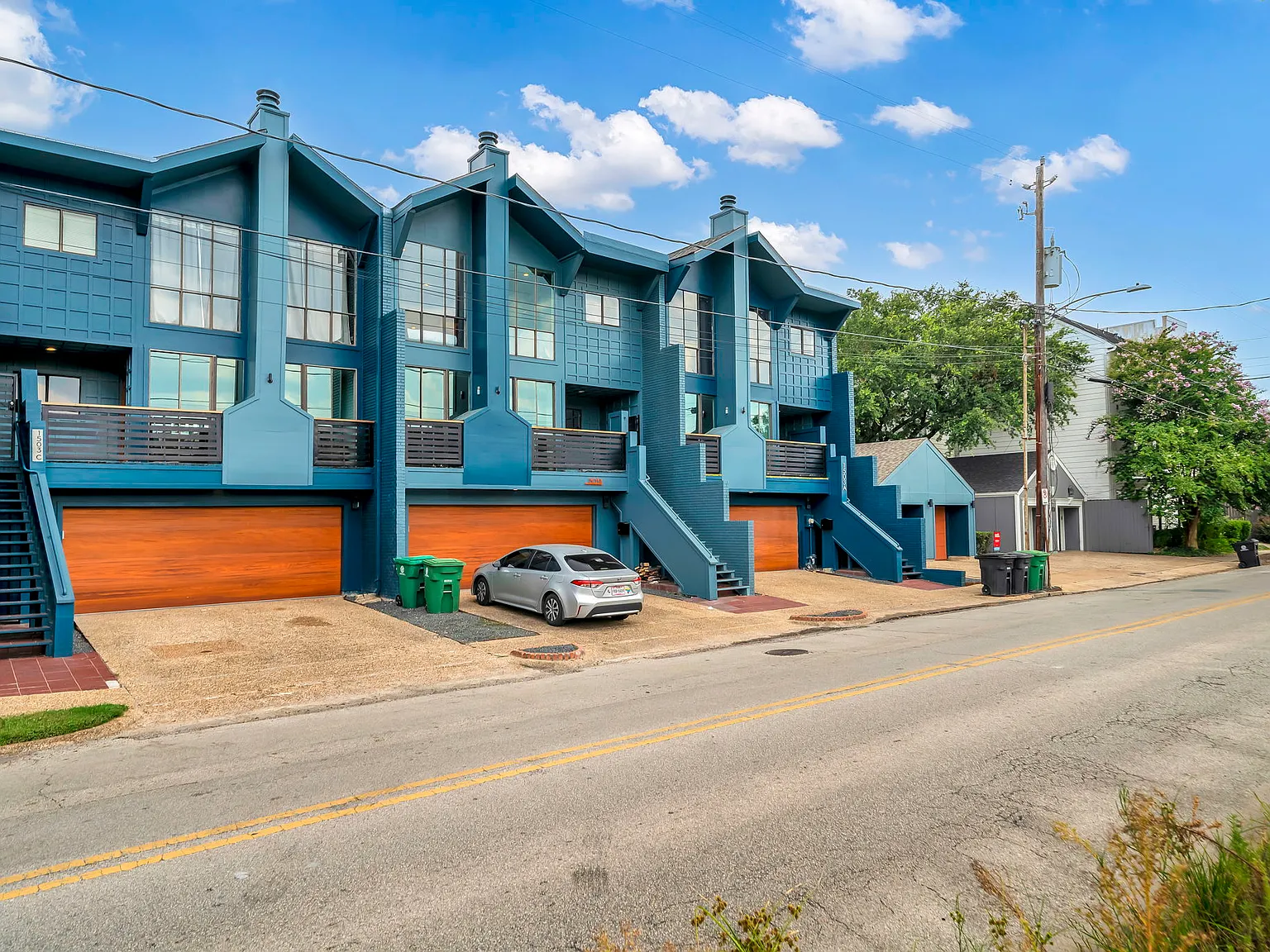 4 bed, 2200 sqft, $6,000 — Photo 3