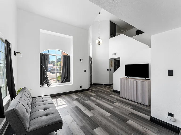 43721 Yaffa St — Photo 18