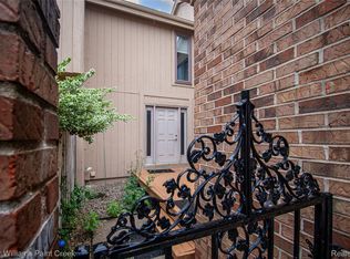 6281 Potomac Cir, West Bloomfield, MI 48322