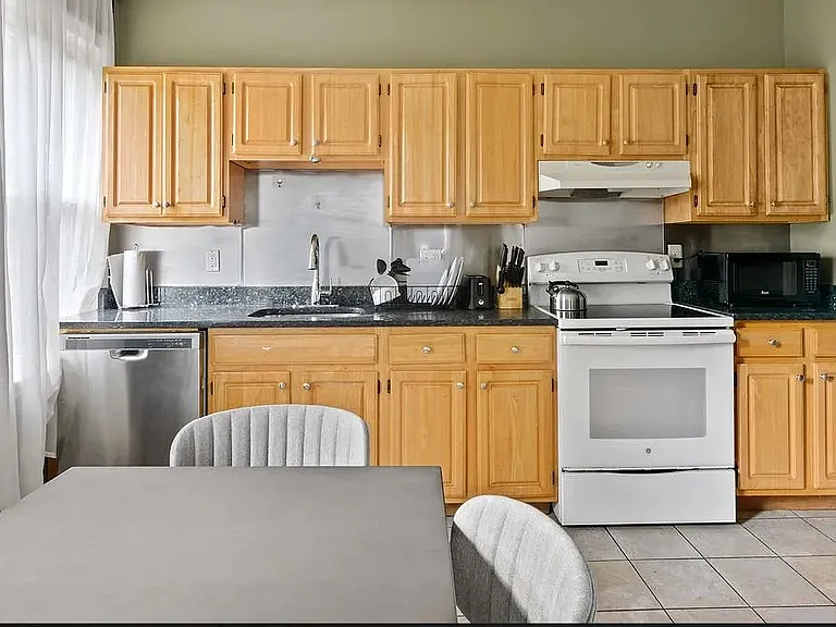 4 Haskell St #1A — Photo 1