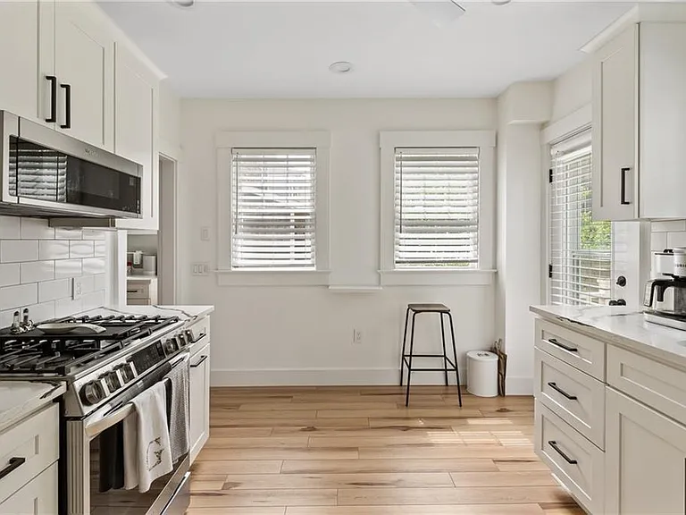 23 Pell St — Photo 11