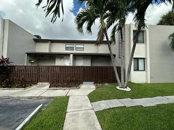 10284 NW 9th Street Cir APT 202, Miami, FL 33172