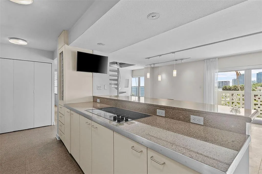 2 bed, 2.5 bath, 2208 sqft, $3,900 — Photo 3