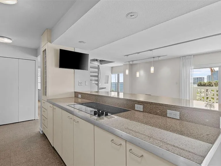 2401 Bayshore Blvd #410 & 510 — Photo 3