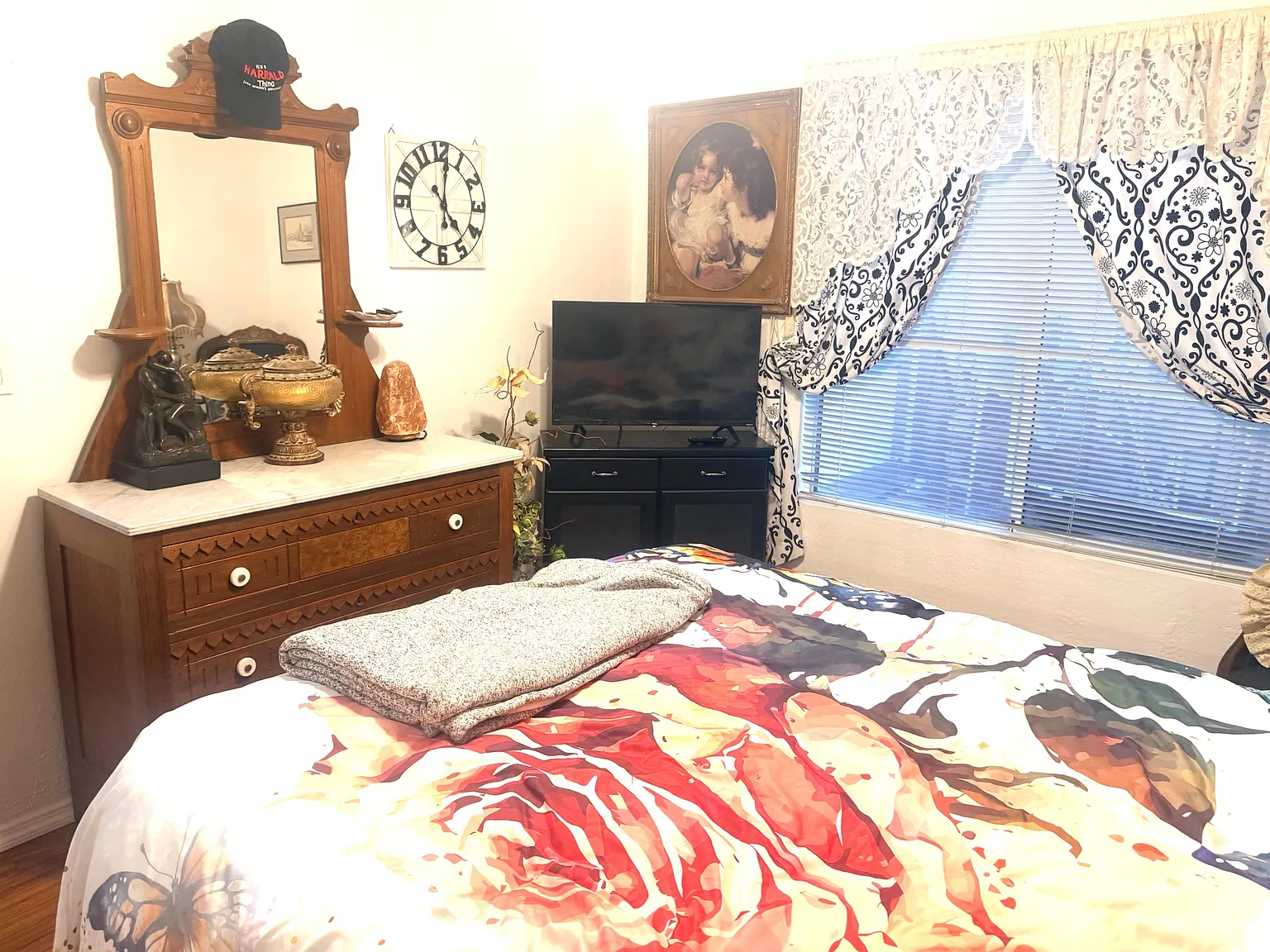 2 bed, 2.0 bath, 2600 sqft, $979 — Photo 3