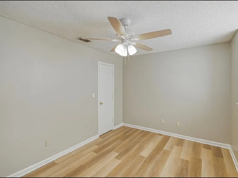 2912 Capital Park Dr — Photo 16