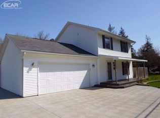 930 North Rd, Fenton, MI 48430