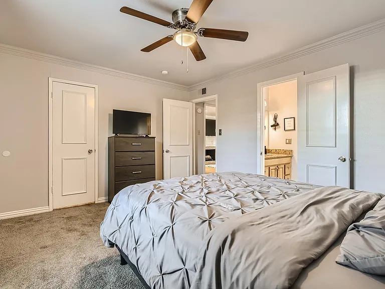 5226 Fleetwood Oaks Ave — Photo 4
