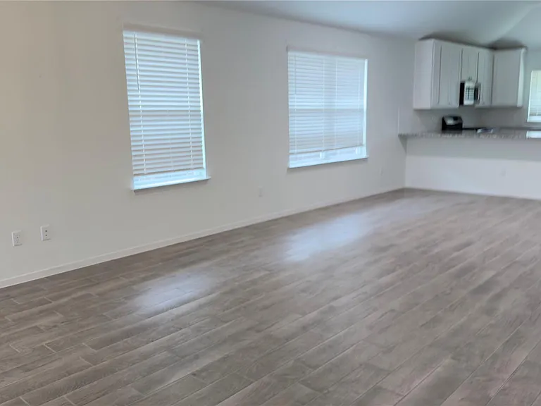 128 Riverhill Dr — Photo 6