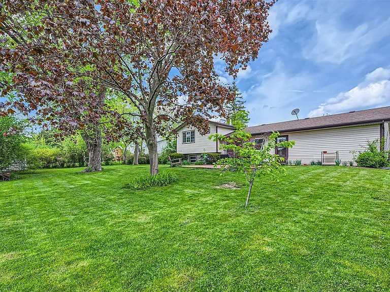 375 Pebblecreek Dr — Photo 16
