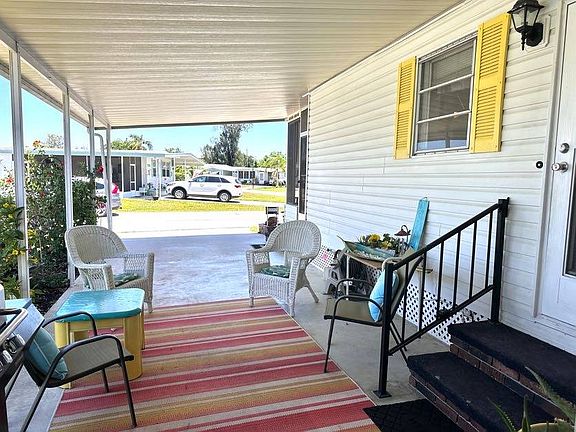 5th image of 386 Colony Dr S