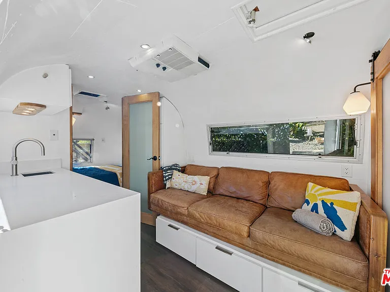 7038 Dume Dr — Photo 44