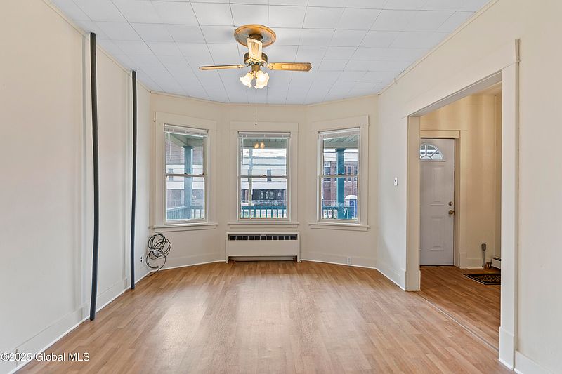 4th image of 892 Maplewood Avenue