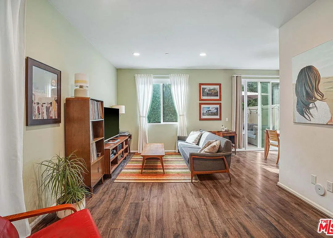 4 bed, 1574 sqft, $4,195 — Photo 2