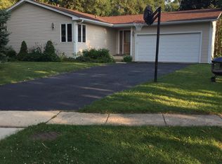 11 Washtenaw Ln, Algonquin, IL 60102