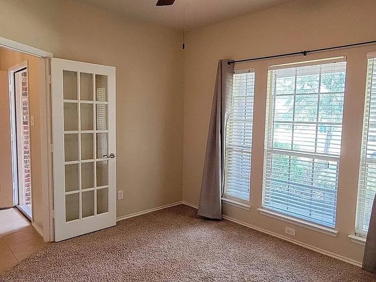 130 Meadow Crest Dr — Photo 3