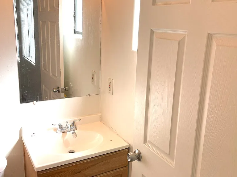 1307 W Saint Clair St #2 — Photo 29