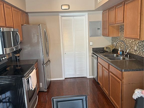 2nd image of 20462 Williamsburg Ct