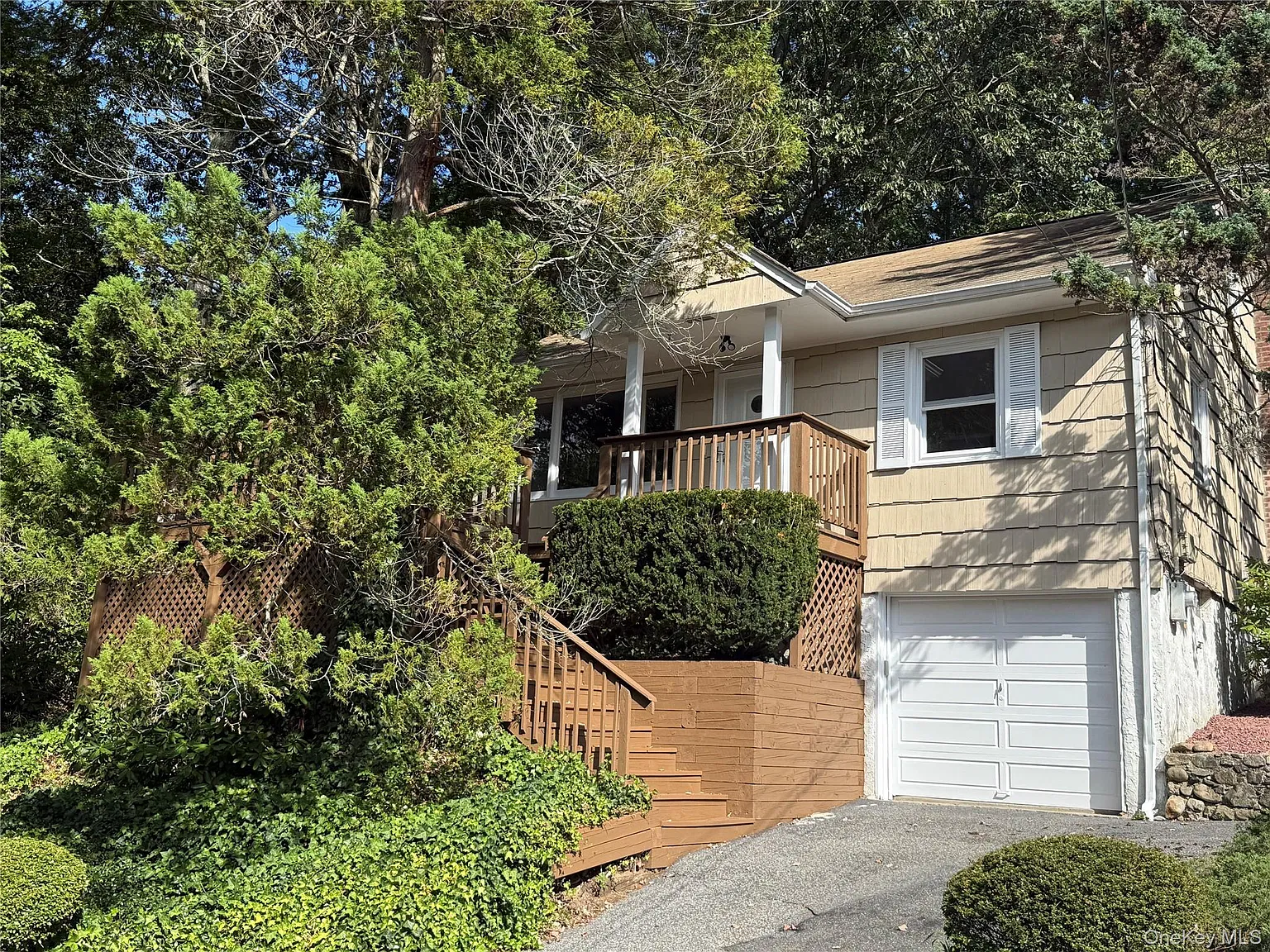 3 bed, 2.0 bath, 1400 sqft, $3,500 — Photo 2