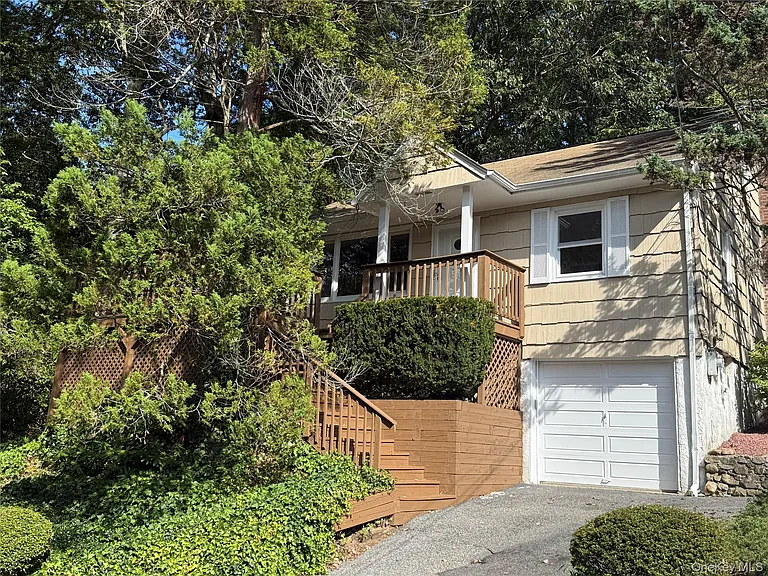 19 Cotswold Dr — Photo 2