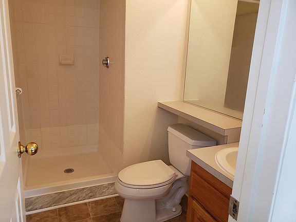 2nd image of 946 Catskill Ct