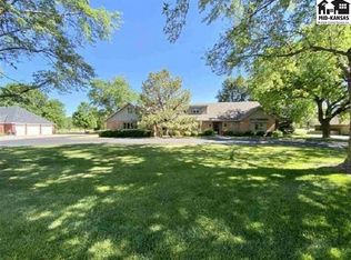 61 Willowbrook St, Hutchinson, KS 67502