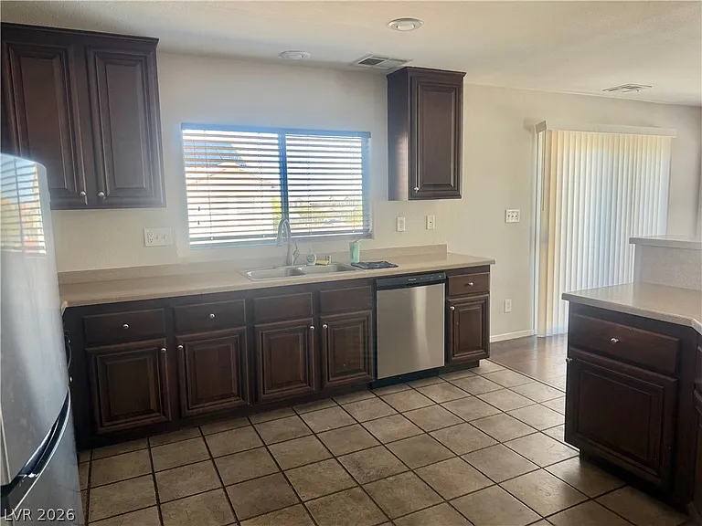 6774 Antique Oak Ct — Photo 8