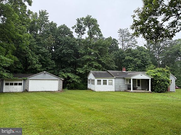 3rd image of 8423 Paw Rd