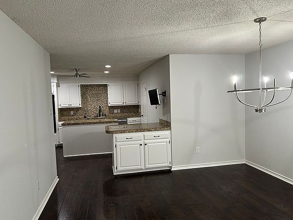3rd image of 10 Tamarisk Cir