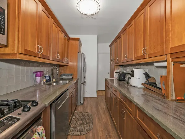 3616 Henry Hudson Parkway image 6 of 17