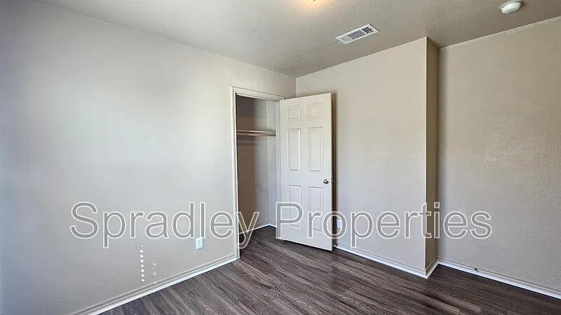 3 bed, 1.0 bath, 1000 sqft, $1,175 — Photo 4