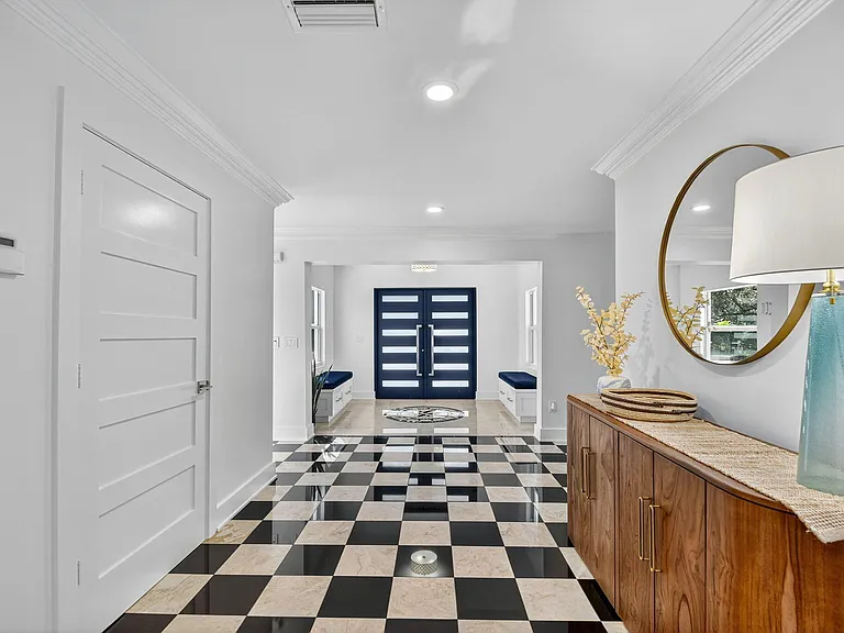 2900 Greenbriar Blvd — Photo 5