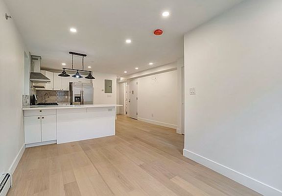 3rd image of 539 Metropolitan Ave APT 2