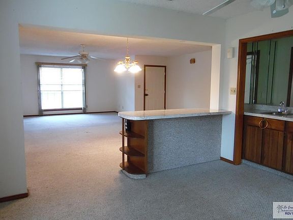 3rd image of 1000 Camelot Dr APT 6098