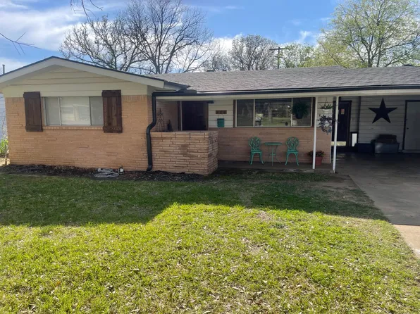 1206 S Rodgers Dr, Graham, TX 76450