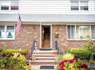 33 Lee St, Elmwood Park, NJ 07407