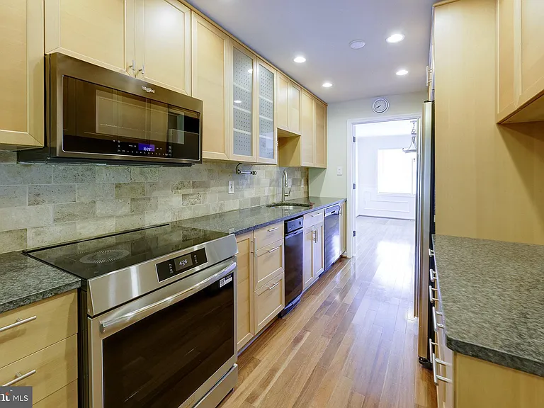 7518 Westlake Ter #32 — Photo 25