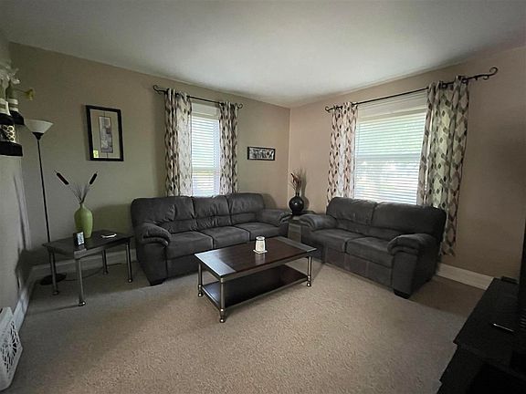 3rd image of 402 N Rockford Ave