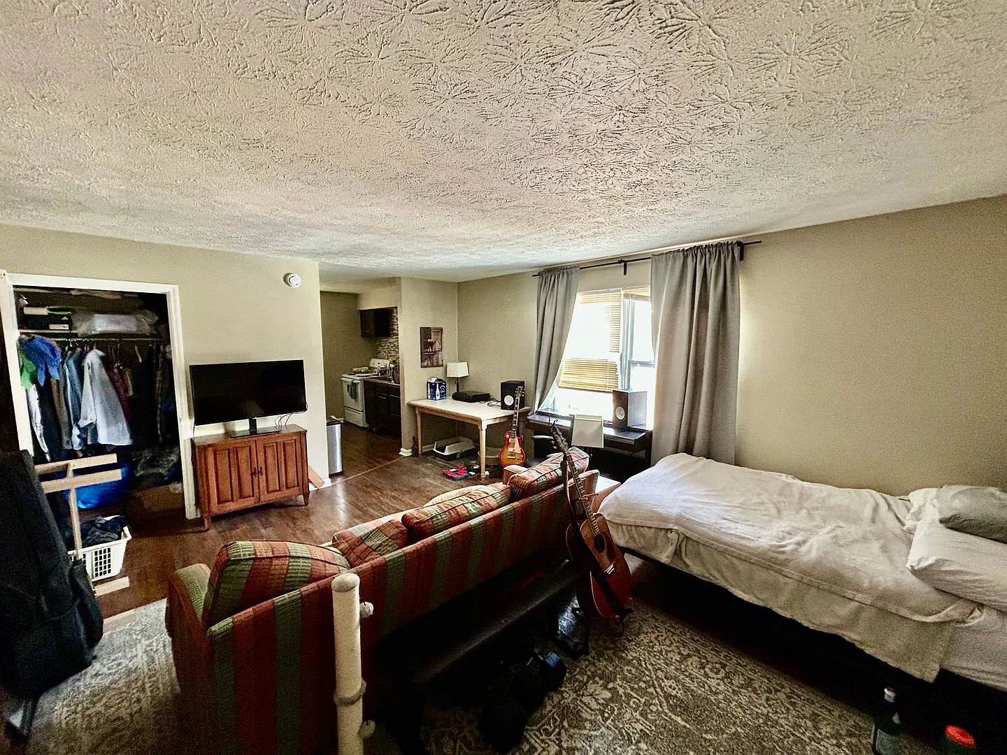 140 Kentucky Ave — Photo 2