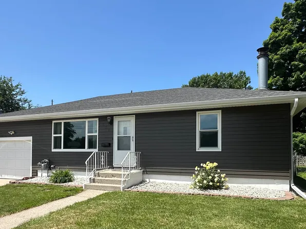 828 S 7th St, Norfolk, NE 68701