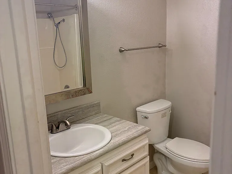827 Hardy Springs Cir #B — Photo 10