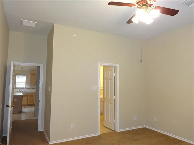 1819 Manor Dr — Photo 6