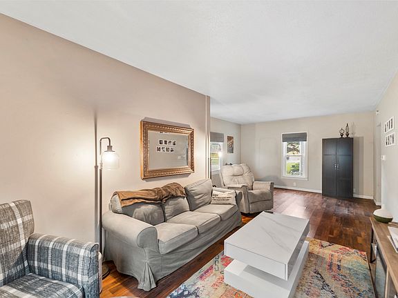 4th image of 613 N 4th Ave E